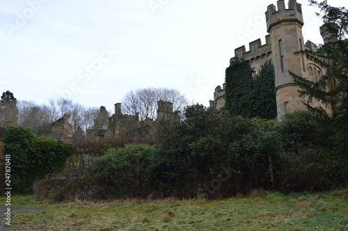 Fotografía The striking ruins of Crawford Priory, Springfield, Cupar, Fife, extended in early 19th century
