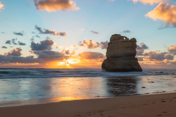 Canvas Print - sunset golden hour view at gibson's steps coastline.