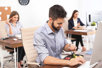 Canvas Print - Office employees having lunch at workplace. Food delivery