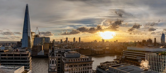 Fototapete - Panorama der Skyline von London, Großbritannien, bei Sonnenuntergang