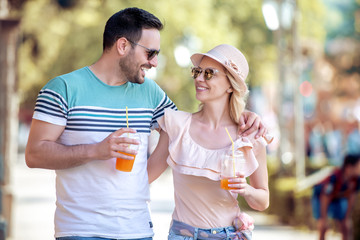 Wall Mural - Young couple drinking healthy juice