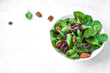 Canvas Print - Spinach salad with pecan nuts and cranberries