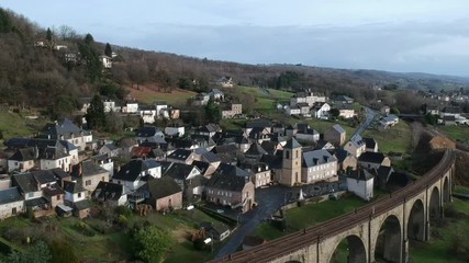 Poster - Vignols (Corrèze - France) - Vue aérienne du village et du viaduc