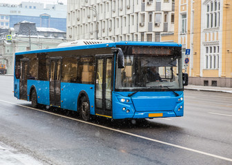 Canvas Print - Bus in winter in snowfall street