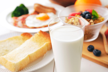 Wall Mural - 牛乳　朝食イメージ　Milk and breakfast image