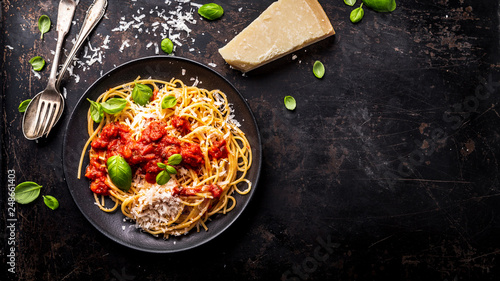 Cuadros en Lienzo delicious appetizing classic spaghetti pasta with tomato sauce, parmesan