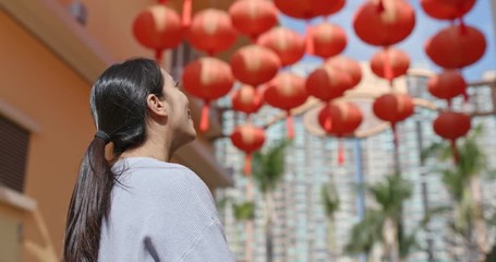 Poster - Young Woman look at the red lantern