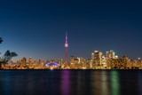 Fototapeta Londyn - Sunset skyline of the Toronto city skyline with CN Tower