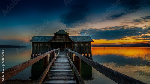 Haus Am See Bootshaus Ammersee Bayern Sonnenuntergang Segel Boot