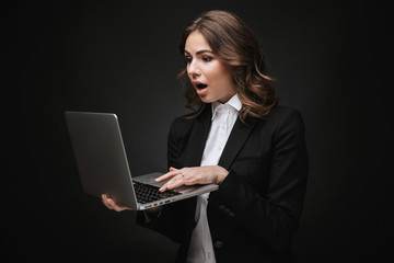 Poster - Portrait of a confident young businesswoman