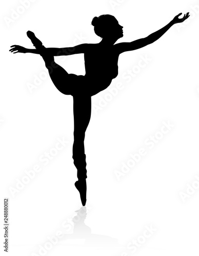 Silhouette ballet dancer wo...