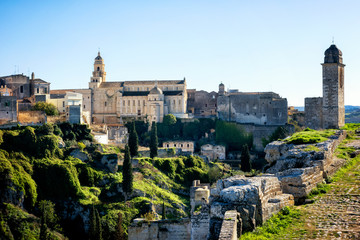 Canvas Print - Gravina in Puglia: picturesque landscape of the the deep ravine and the old town with the ancient cathedral, Bari, Apulia, Italy