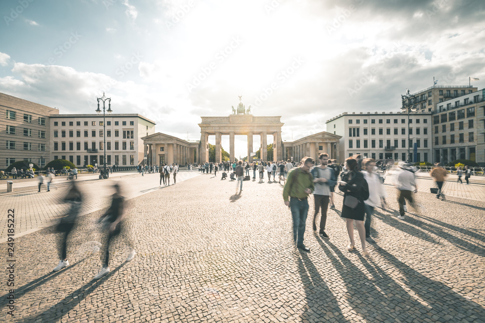 Busy Brandenburg Gate Plaza - Berlin - obrazy, fototapety, plakaty 