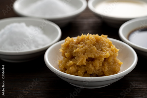 調味料 さしすせそ 味噌 みそ 砂糖 さとう 白砂糖 甘味料 塩 しお 酢 す お酢 食酢 醤油 しょうゆ せうゆ 発酵 料理 調理 和食 日本料理 基本 味付け 調味 日本 アジア テーブル 木目 アップ クローズアップ Stock Photo Adobe Stock 調味料 さしすせそ 味噌 みそ 砂糖 さとう 白砂糖 甘味料 塩 しお 酢 す お酢 食酢 醤油 しょうゆ せうゆ 発酵 料理 調理 和食 日本料理 基本 味付け 調味 日本 アジア テーブル 木目 アップ クローズアップ Stock Photo Adobe Stock