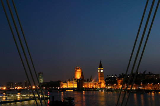 London, England, Houses of Parliament mit Big Ben und Westminster Bridge