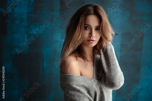 Fotografía Portrait of sweet young blonde woman in artistic mood, fashion and beauty, casua