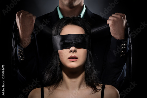 Valokuvatapetti Couple Love Kiss, Sexy Blindfolded Woman and elegant Man in Suit