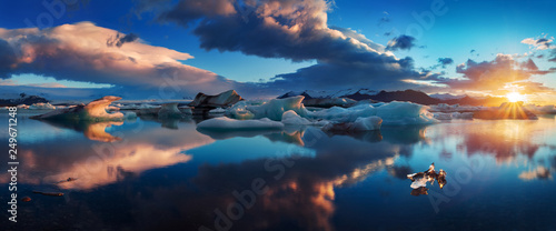 Sunrise in Jokulsarlon Poster Mural XXL