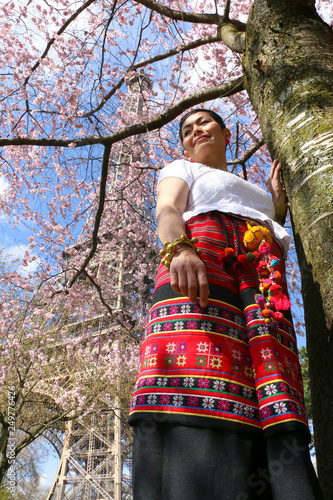 Femme Thai Sakura Et Tour Eiffel En Contre Plongee Stock Photo Adobe Stock Femme Thai Sakura Et Tour Eiffel En Contre Plongee Stock Photo Adobe Stock