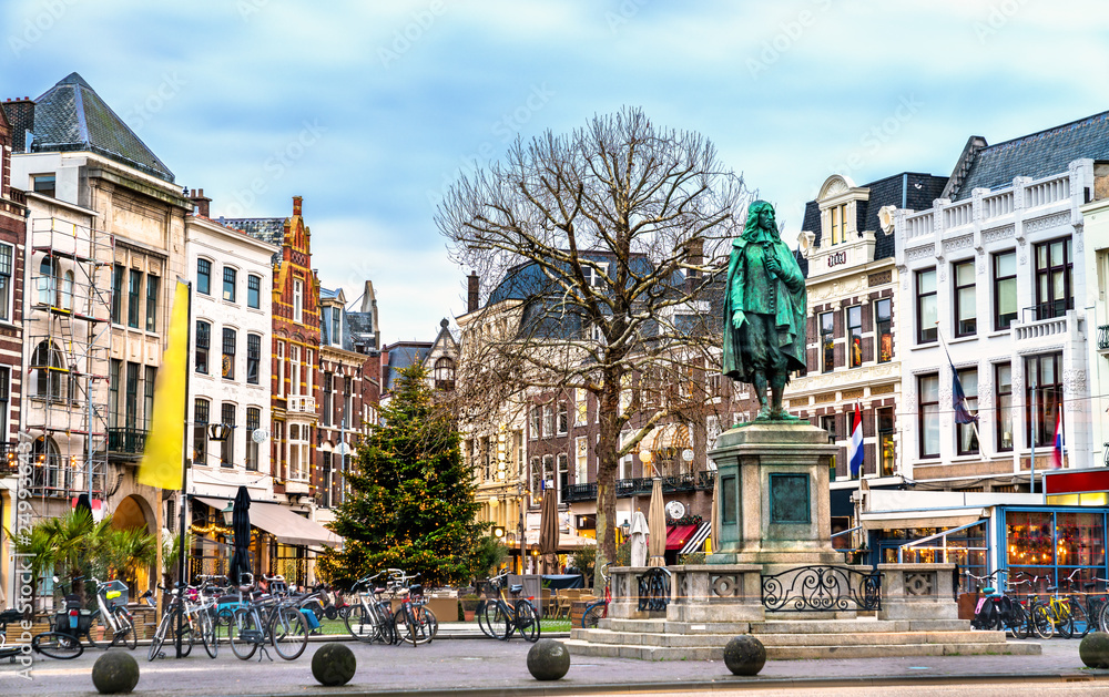 Obraz na płótnie Statue of Johan de Witt in the Hague, the Netherlands w salonie