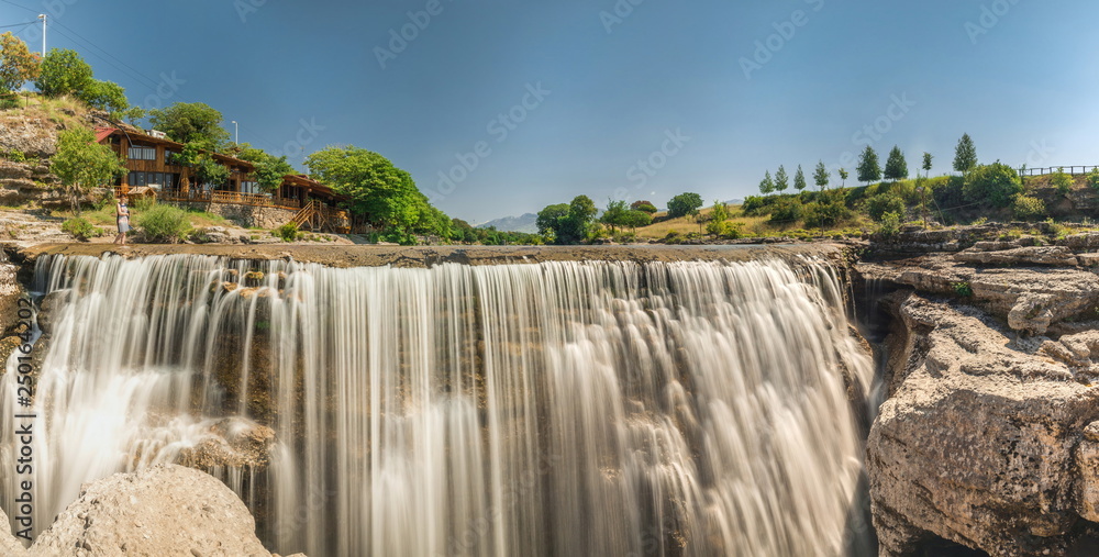 Obraz na płótnie Niagara falls in Montenegro w salonie