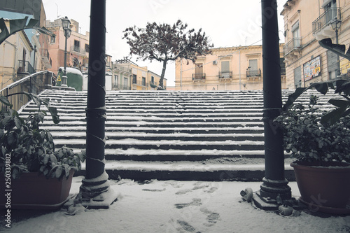 Cuadros en Lienzo Adrano Old Town Winter Street, Sicily
