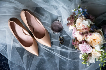 Wall Mural - Wedding shoes, rings, parfum and bouquet on the veil