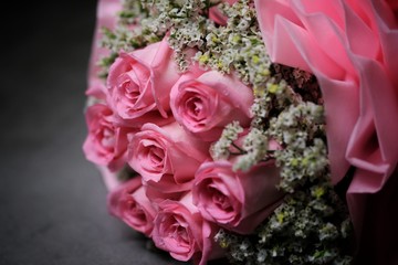 Pink rose bouquet on black cement background