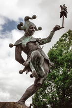 Stratford-upon-Avon: Statue Of The Fool From "As You Like It", W. Shakespeare.