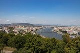 Fototapeta  - Veduta della città di Budapest, il fiume Danubio con i suoi ponti