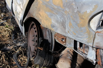 Canvas Print - accident de la route : voiture brûlée