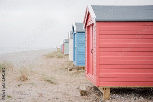 Fotografía Findhorn, Scotland - July 2016: Colourful beach huts along the coast at Findhorn