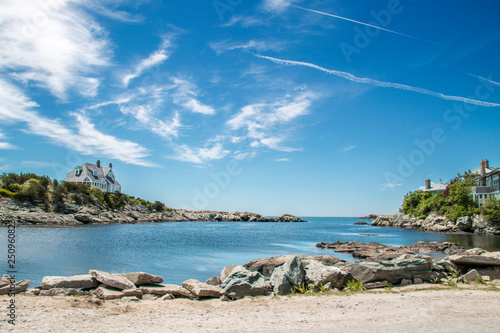 Fotografía blue sky over an ocean inlet in Newport Rhode Island