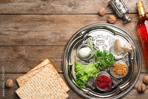 Cuadros en Lienzo Flat lay composition with symbolic Passover (Pesach) items on wooden background,