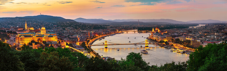 Wall Mural - Hungarian capital in evening