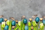Fototapeta Kwiaty - Wielkanoc - jaja barwione czerwoną kapustą