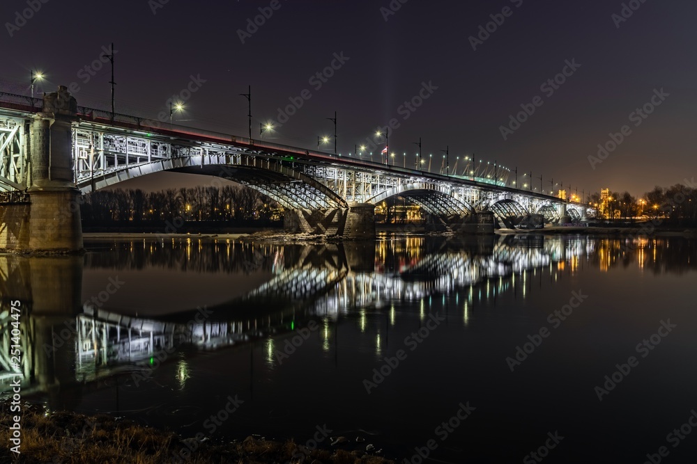 Most Poniatowskiego w Warszawie iluminowany w nocy - obrazy, fototapety, plakaty 