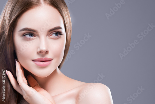 Fotografía Beautiful hair woman long brunette hairsstyle healthy skin
