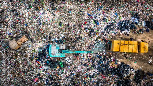 Fotografía Garbage pile in trash dump or landfill, Aerial view garbage trucks unload garbage to a landfill, global warming
