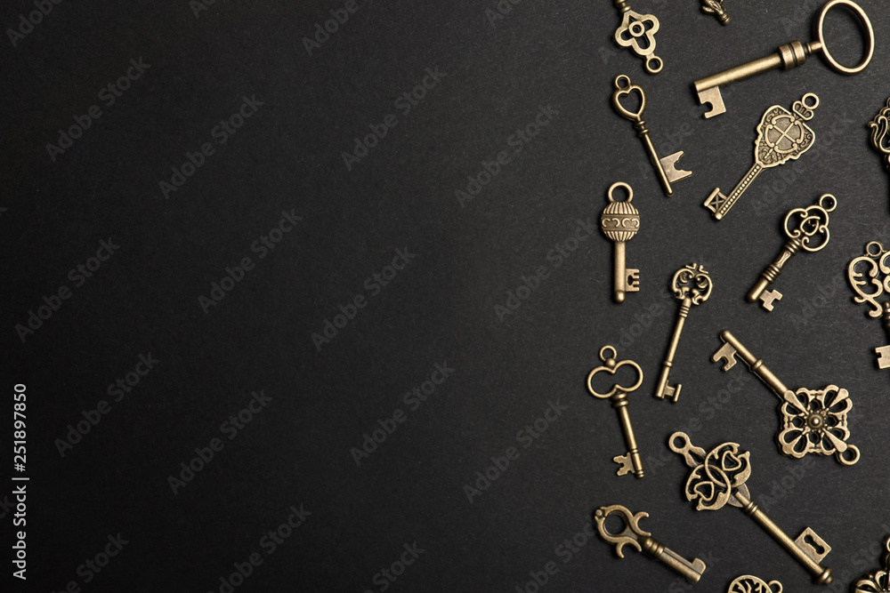 Flat lay composition with bronze vintage ornate keys on dark background, space for text - obrazy, fototapety, plakaty 