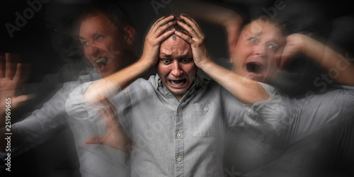 Fotomural Man having panic attack on dark background