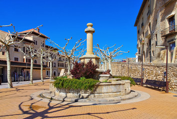 Poster - Placa de Colon in der alten mittelalterlichen Stadt Morella, Castellon in Spanien - the old medieval town of Morella, Placa de Colon, in Spain