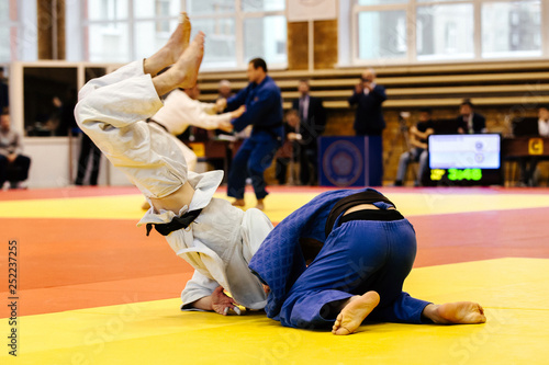 Plakaty Judo  mecz-sportowy-judo-dwoch-konkurencji-judokow-wsrod-doroslych
