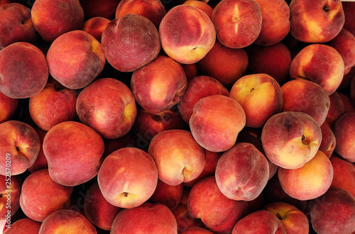 Cuadros en Lienzo group of ripe peaches background