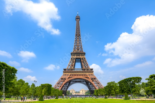 Fototapeta  Eiffel Tower and Field of Mars, Paris, France
