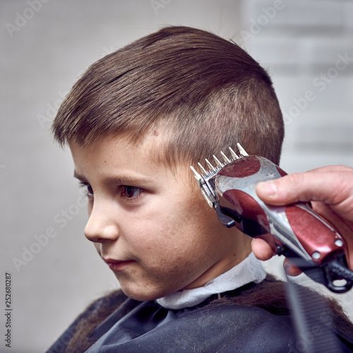 boy haircut machine