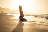 Fototapeta  - Kobieta w ciąży - Plaża - wypoczynek