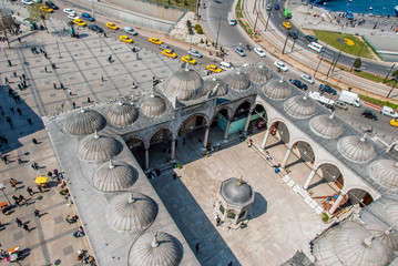 Poster - Istanbul, Turkey, 25 April 2006: Yeni Mosque, Eminonu