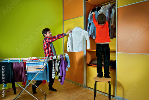 The Guys Are Cleaned In The Room Children Make Things In The