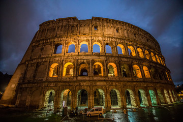 Wall Mural - Rome, Italy - November, 2018: The Colosseum, the world famous landmark in Rome. Night view.